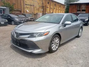 Toyota Camry 2018 Silver
