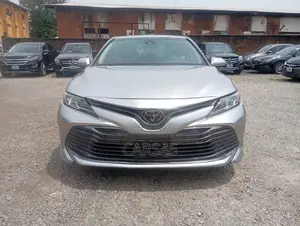 Toyota Camry 2018 Silver