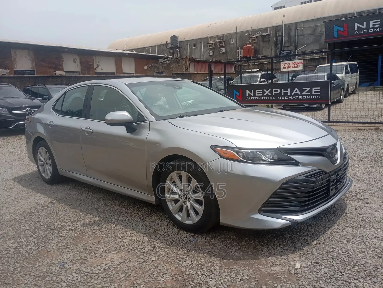 Toyota Camry 2018 Silver