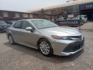 Toyota Camry 2018 Silver