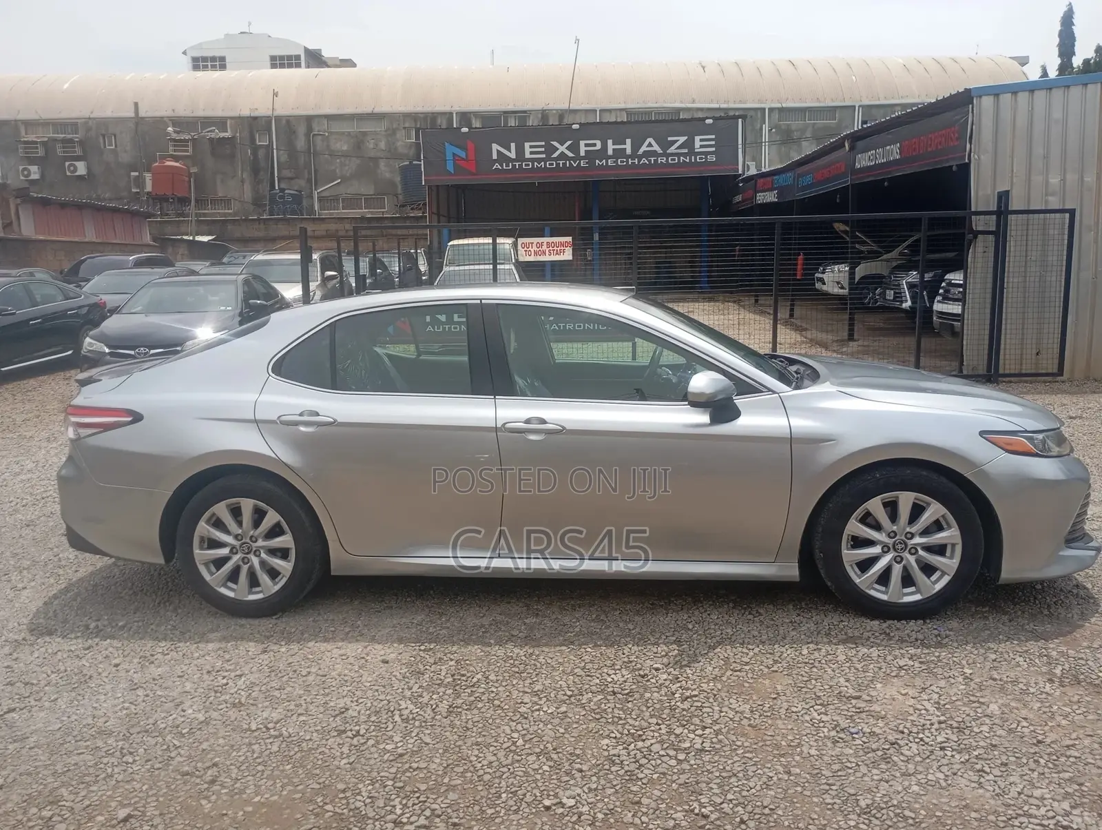 Toyota Camry 2018 Silver