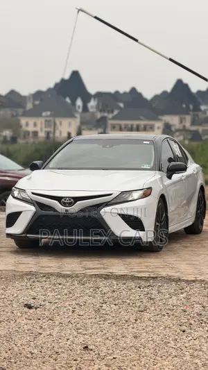Toyota Camry XSE V6 FWD (3.5L 6cyl 8AM) 2018 White