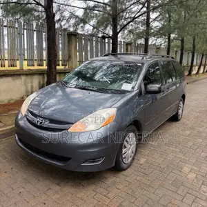 Toyota Sienna LE 2008