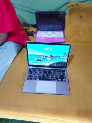 Laptop Apple MacBook Pro 2022 M2 8GB Intel Core M2 SSD 512GB