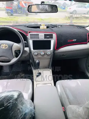 Toyota Camry LE 4dr Sedan (2.5L 4cyl 6A) 2011 Gray