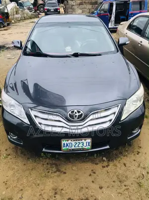 Toyota Camry LE 4dr Sedan (2.5L 4cyl 6A) 2011 Gray