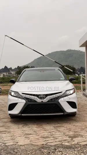 Toyota Camry XSE V6 FWD (3.5L 6cyl 8AM) 2018 White