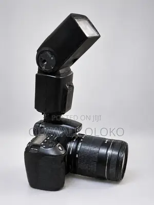 Canon EOS 60D With EF-S 18-135mm Lens and Yongnuo Speedlight