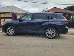 Toyota Highlander Platinum 2022 Blue