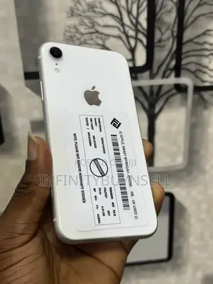Apple iPhone XR 64 GB White