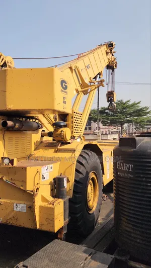 Grove Rt990 Rough-Terrain Crane 90tons