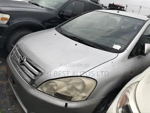 Toyota Avensis Verso 2.0 Petrol 2005 Silver