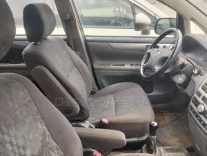 Toyota Avensis Verso 2.0 Petrol 2005 Silver