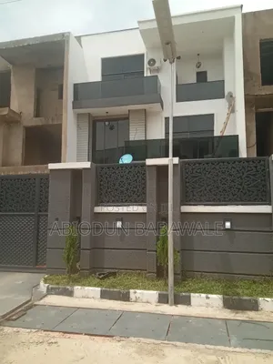 4bdrm Duplex in Admiralty Estate for sale