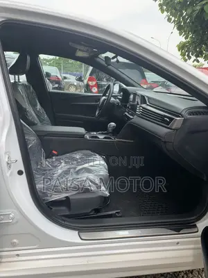 Toyota Camry SE 2026 White