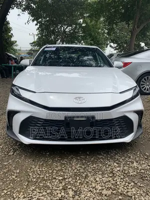 Toyota Camry SE 2026 White