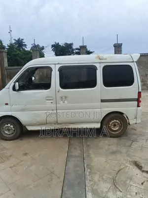 Suzuki Every 2005 White