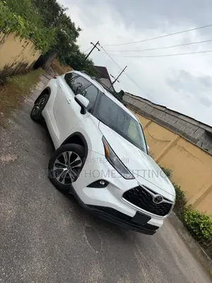 Toyota Highlander XLE 2022 White