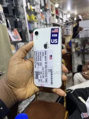 Apple iPhone XR 64 GB White