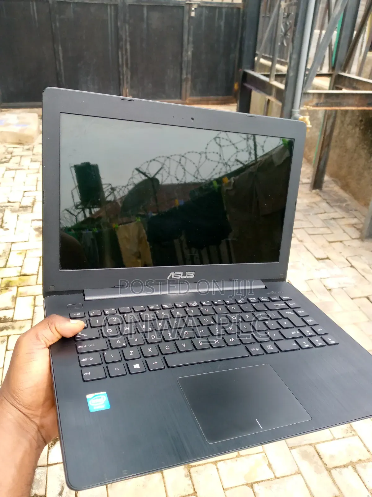 Laptop Asus A42DE 4GB Intel Celeron SSD 128GB