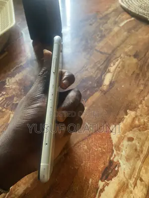 Apple iPhone XR 64 GB White