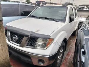 Nissan Frontier 2009 White