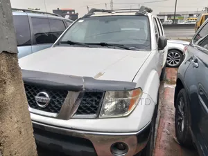 Nissan Frontier 2009 White