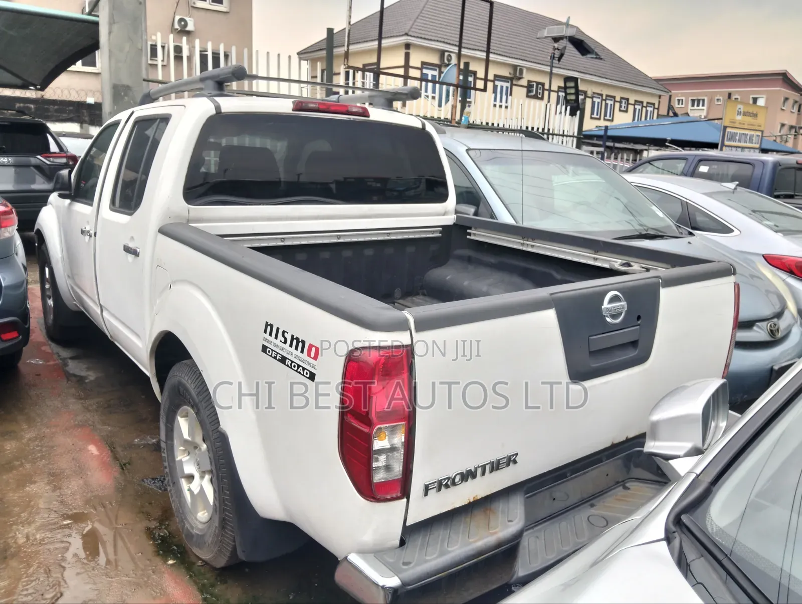 Nissan Frontier 2009 White
