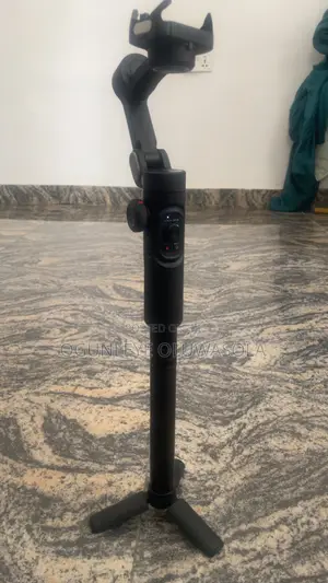 AOCHUAN Smart XE 3-Axis Phone Gimbal | Fill Light + Tripod + Case |