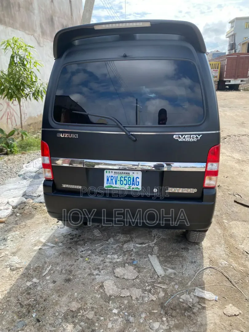 Toyota HiAce 2010 Silver