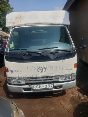 Toyota DYNA 2002 White