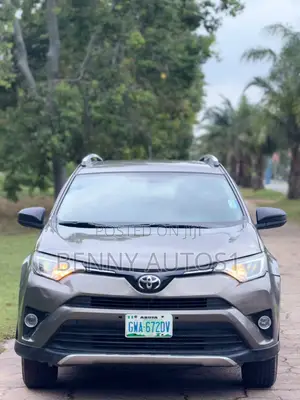 Toyota RAV4 SE FWD (2.5L 4cyl 6A) 2016