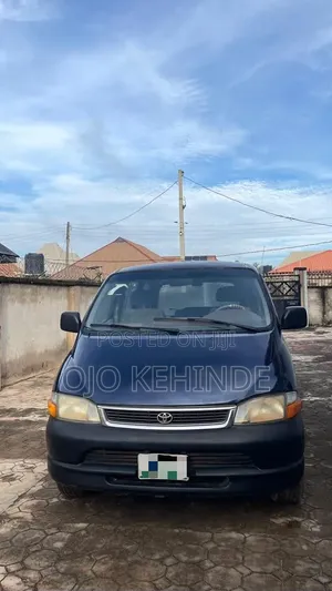 Toyota HiAce 2000 Blue