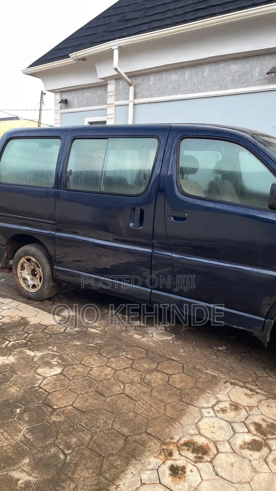Toyota HiAce 2000 Blue