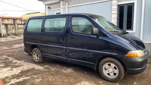 Toyota HiAce 2000 Blue