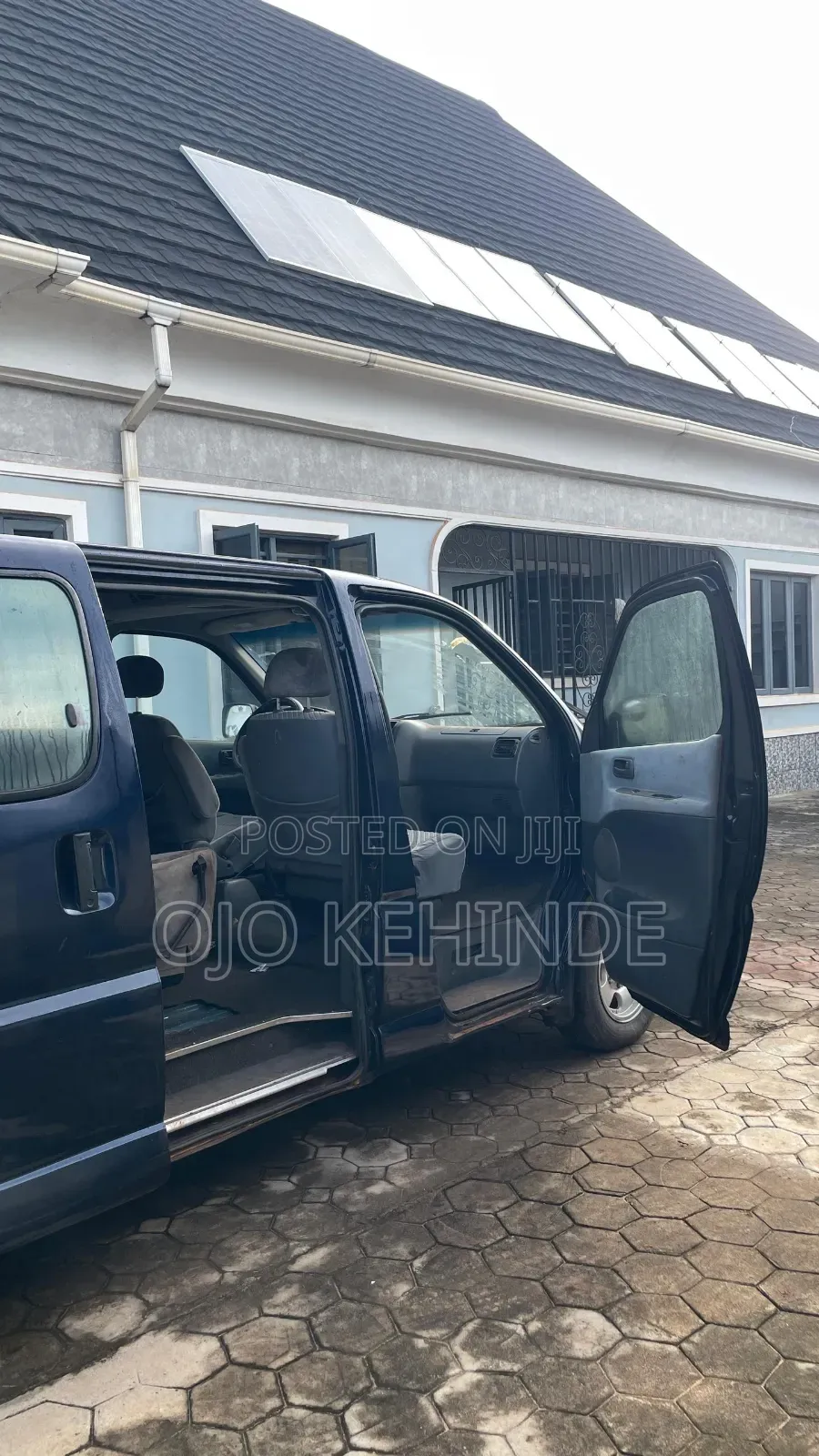 Toyota HiAce 2000 Blue