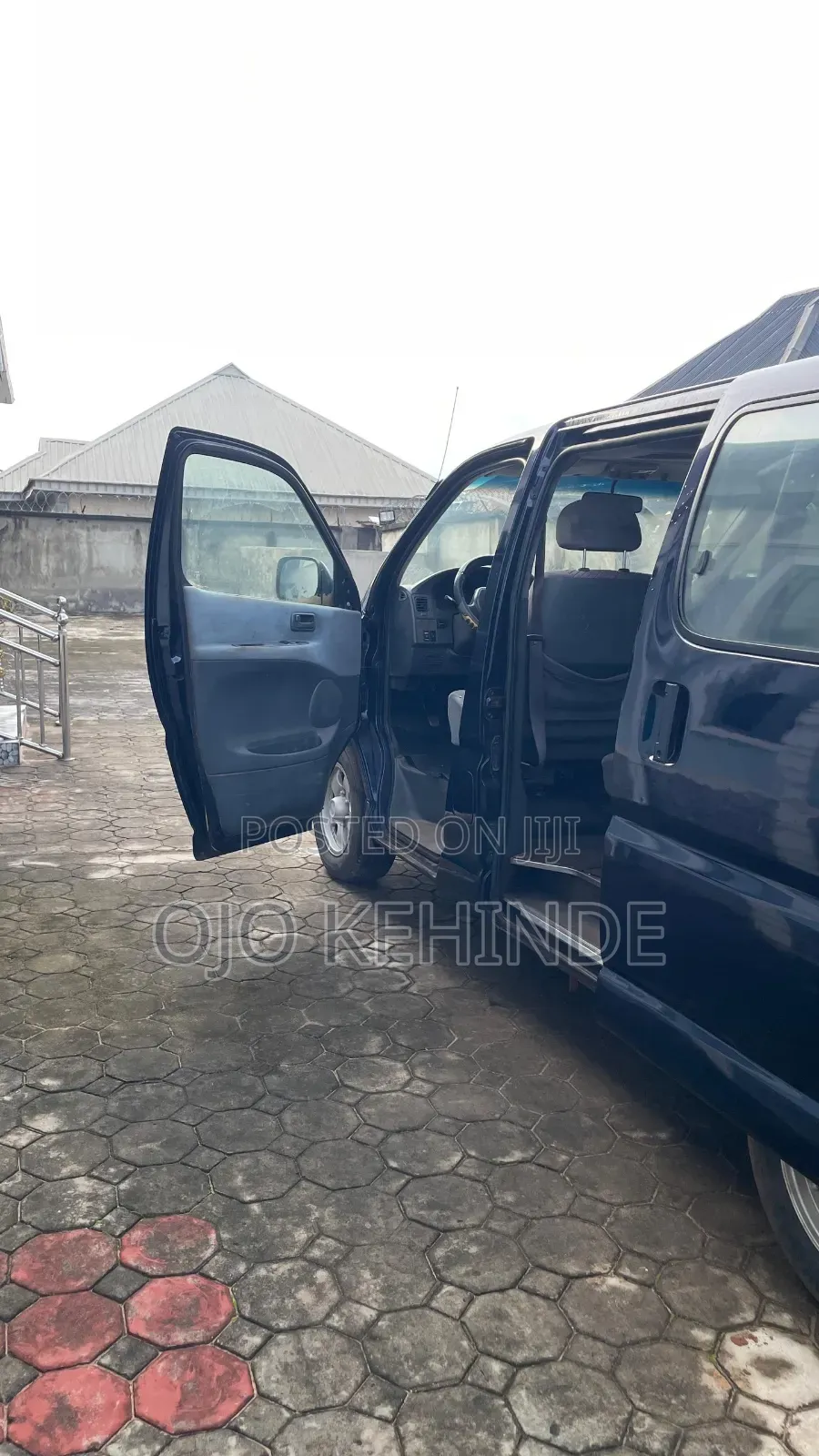 Toyota HiAce 2000 Blue