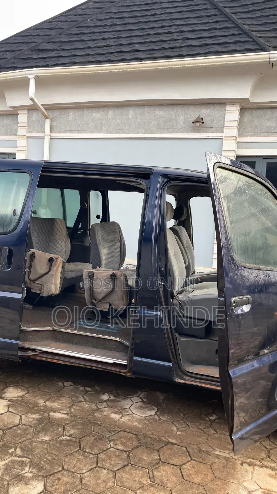 Toyota HiAce 2000 Blue