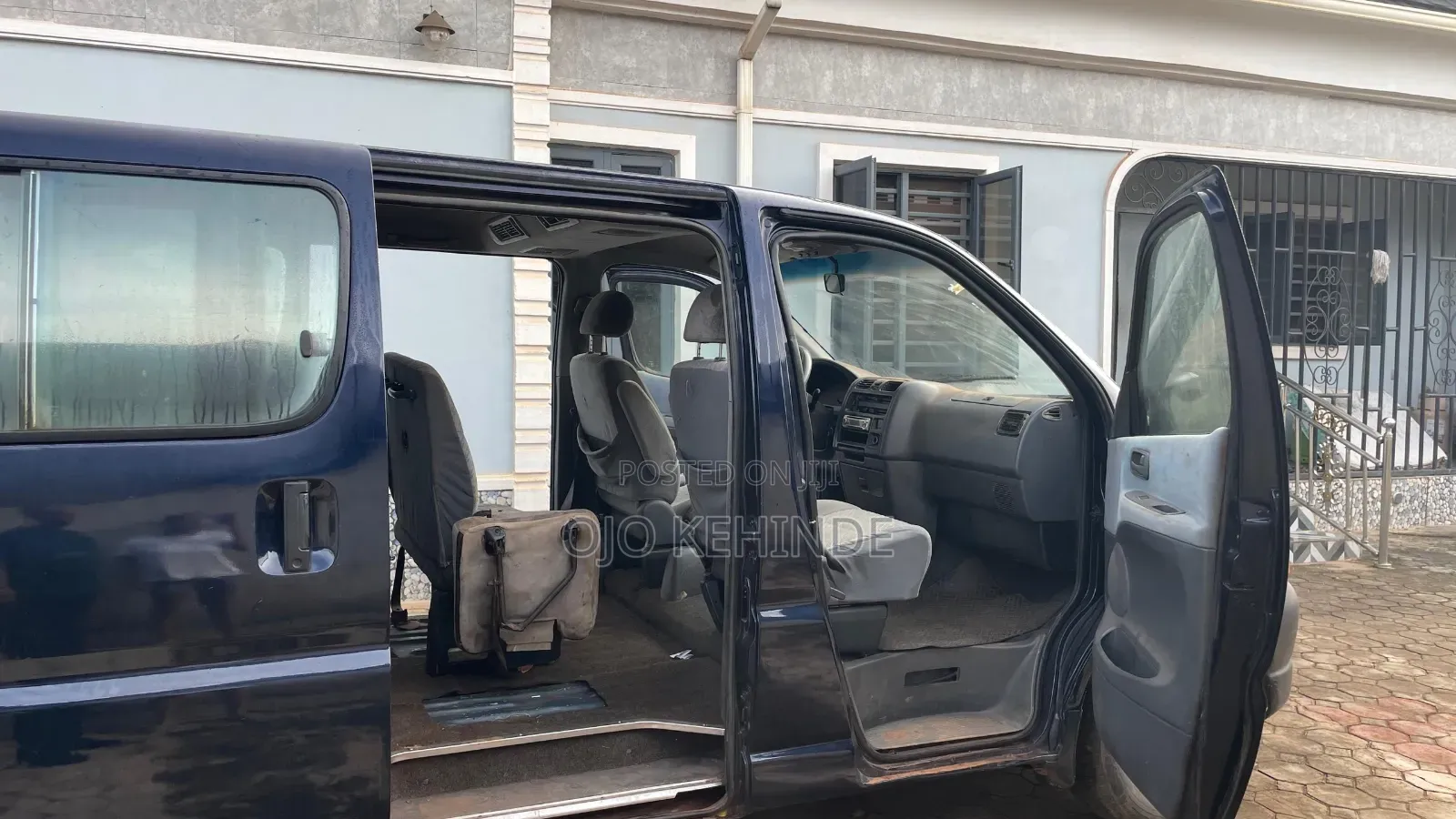 Toyota HiAce 2000 Blue