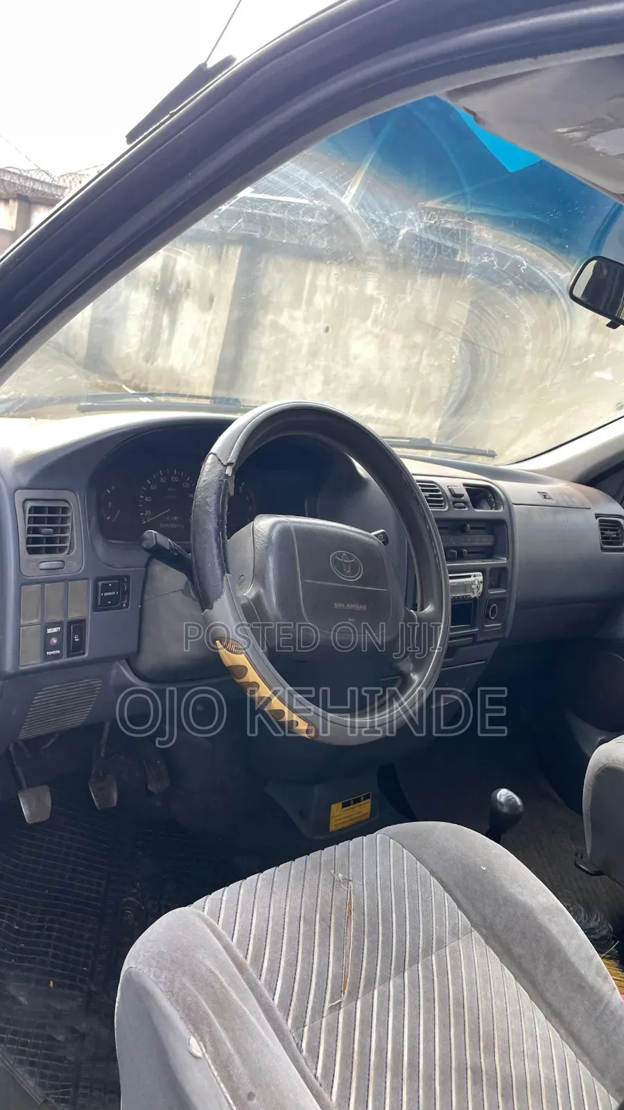 Toyota HiAce 2000 Blue