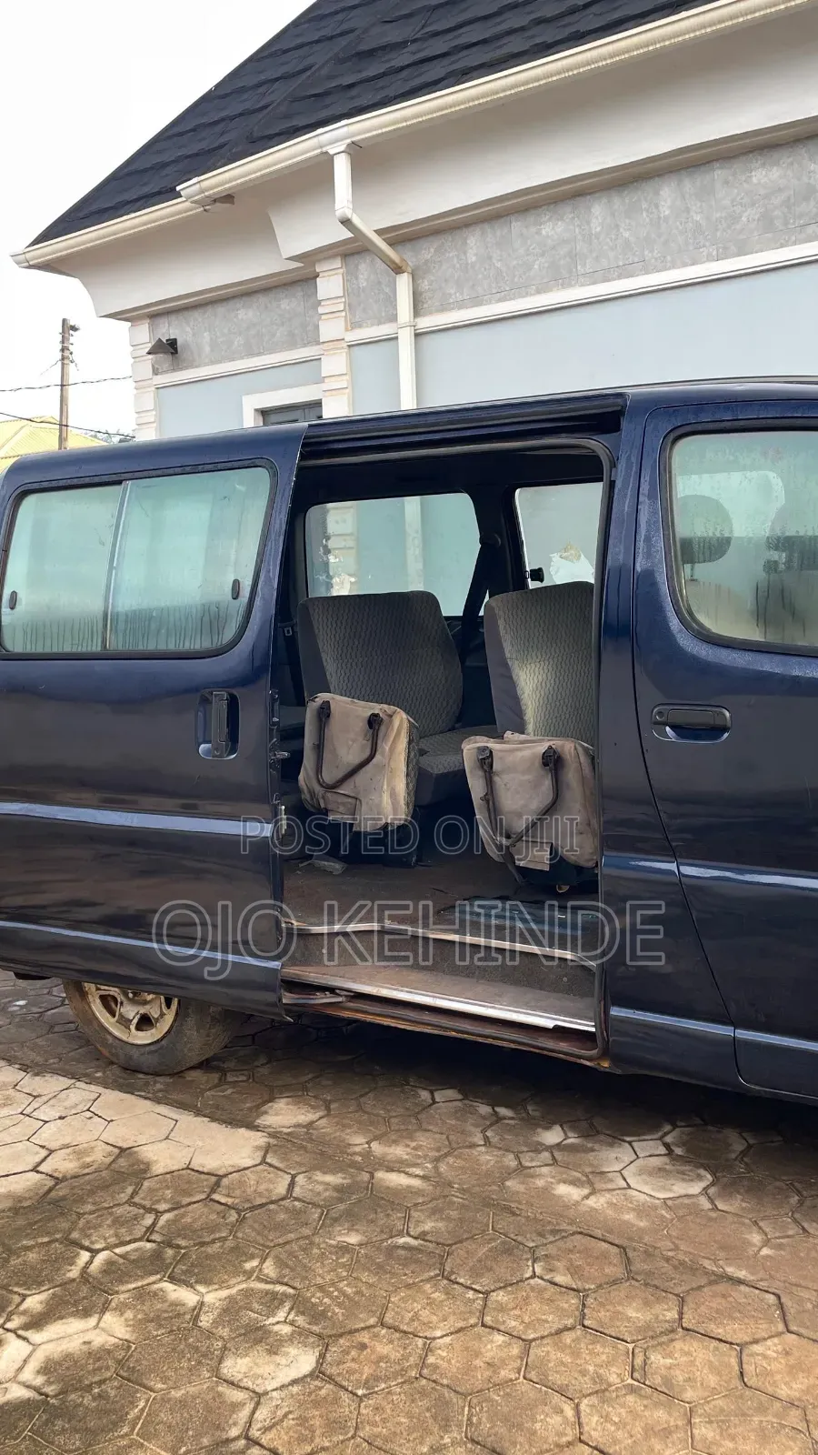 Toyota HiAce 2000 Blue