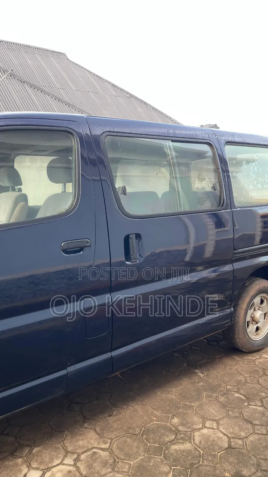 Toyota HiAce 2000 Blue