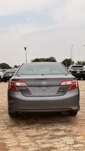 Toyota Camry LE 4dr Sedan (2.5L 4cyl 6A) 2014 Gray