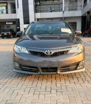 Toyota Camry SE 4dr Sedan (2.5L 4cyl 6A) 2014 Gray