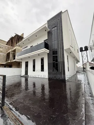 Furnished 5bdrm Duplex in Chevron for sale