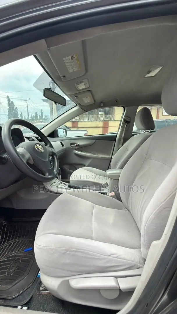Toyota Corolla 2011 Gray