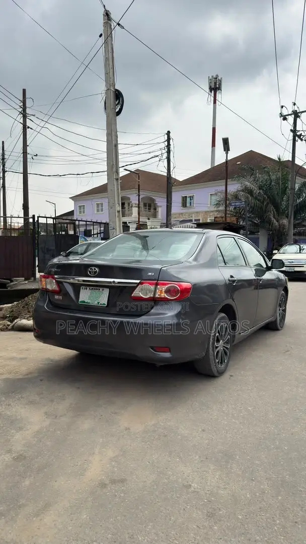 Toyota Corolla 2011 Gray
