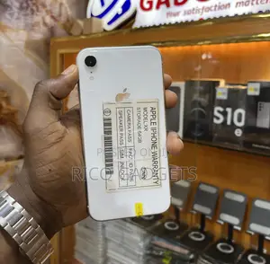 Apple iPhone XR 64 GB White