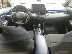 Toyota C-HR 2020 Blue