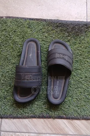 Calvin Klein Slippers, Shipped From the US, Used Like New